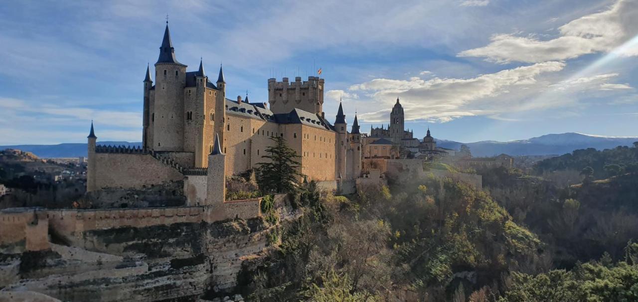 Real Segovia Apartments By Recordis Hotels Luaran gambar