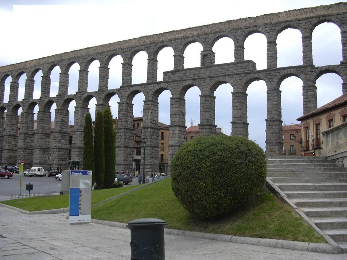 Real Segovia Apartments By Recordis Hotels Luaran gambar