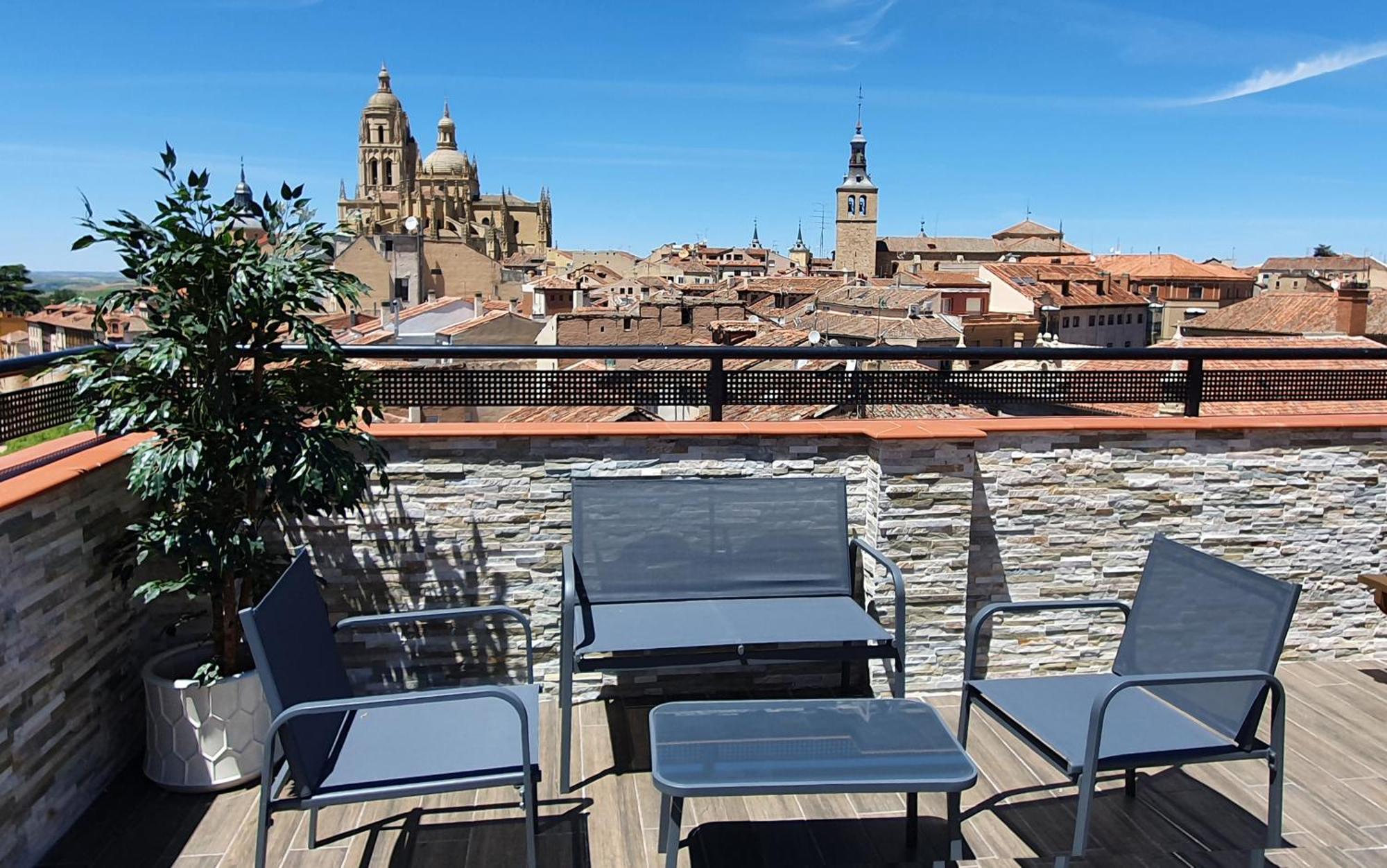 Real Segovia Apartments By Recordis Hotels Luaran gambar