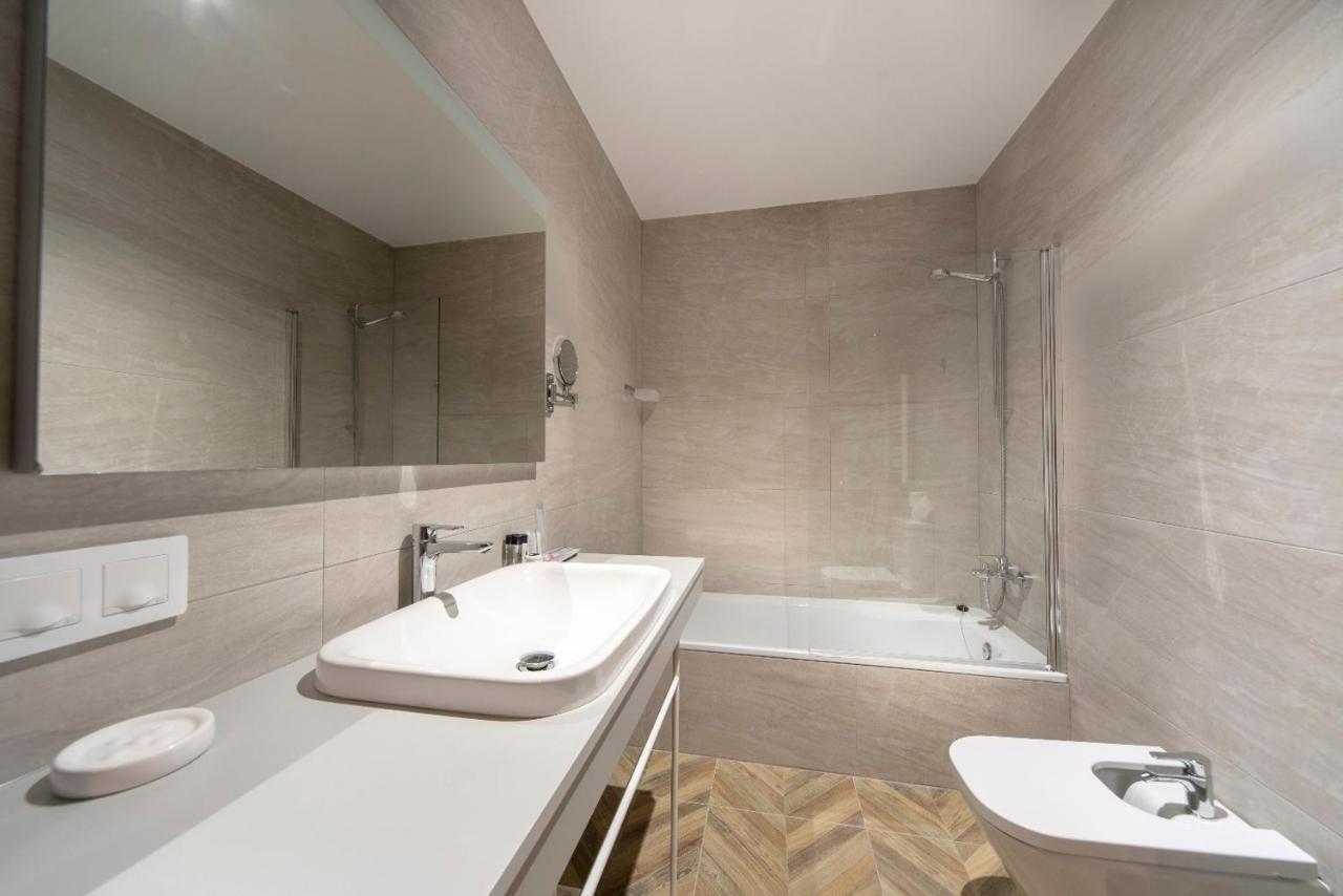 Real Segovia Apartments By Recordis Hotels Luaran gambar